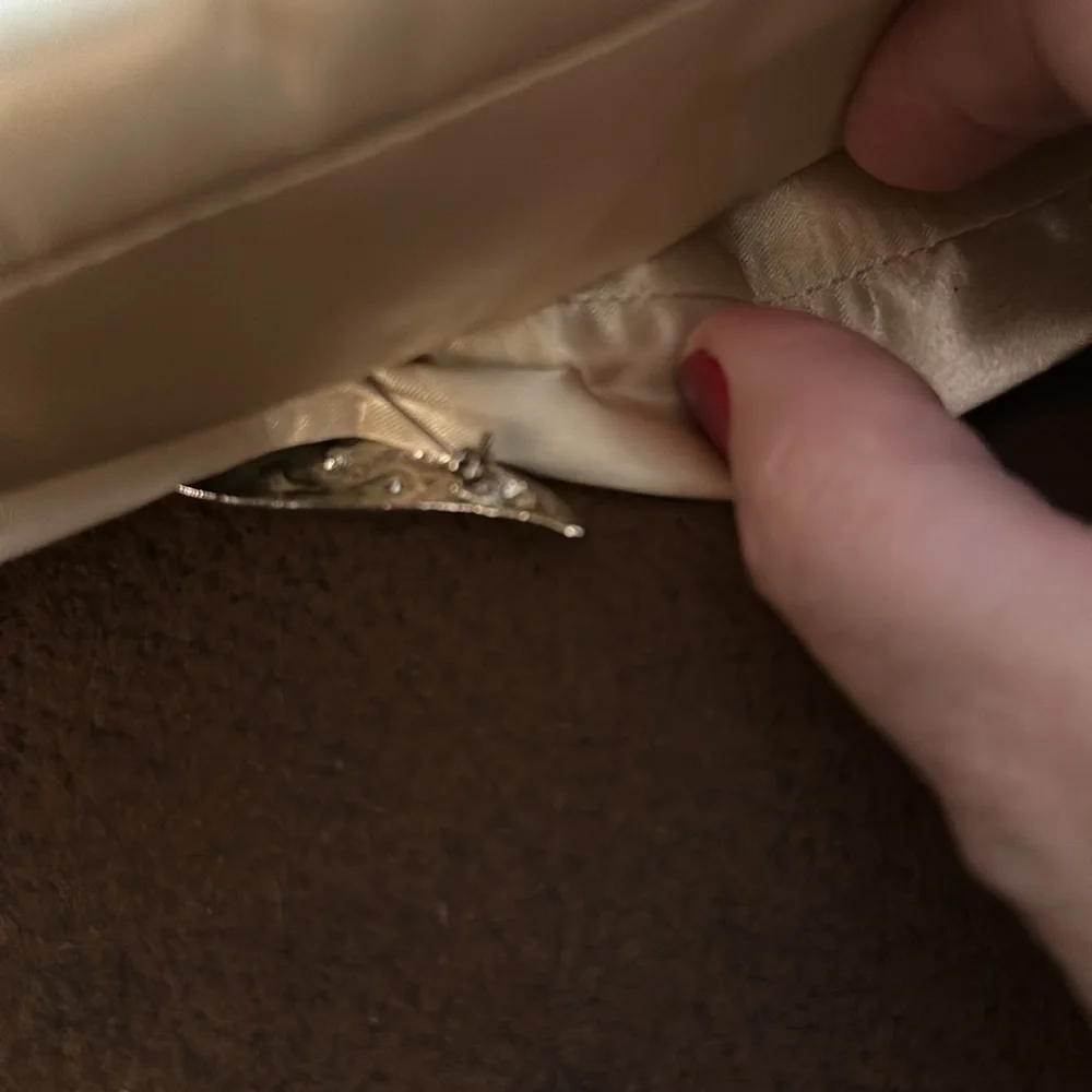 Spiegel vintage Satin clutch with rhinestone pin NWOT - Picture 3 of 6
